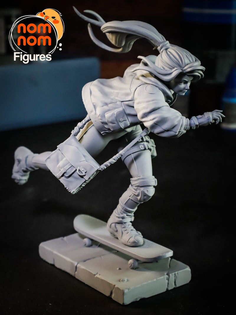 Slink Skater Girl Nomnom Original (Nomnom Figures)