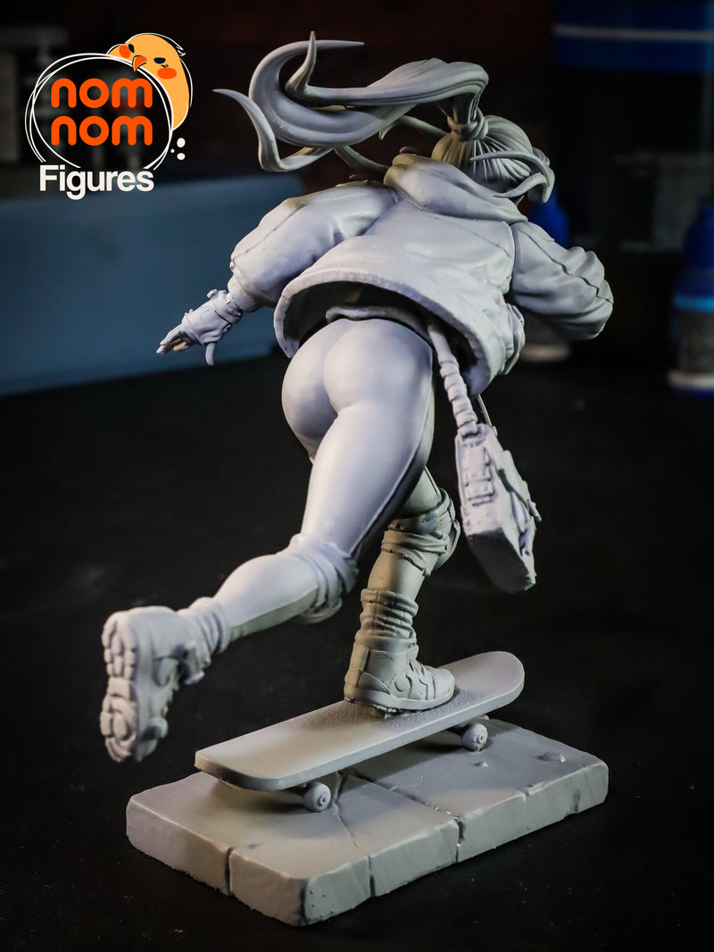 Slink Skater Girl Nomnom Original (Nomnom Figures)