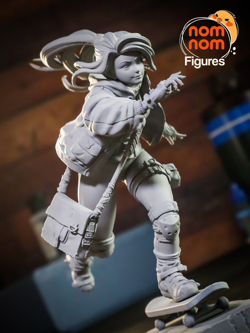 Slink Skater Girl Nomnom Original (Nomnom Figures)