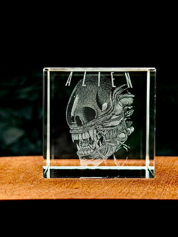Alien Xenomorph Head 3D Crystal Engraving – Sci-Fi Laser Crystal Display