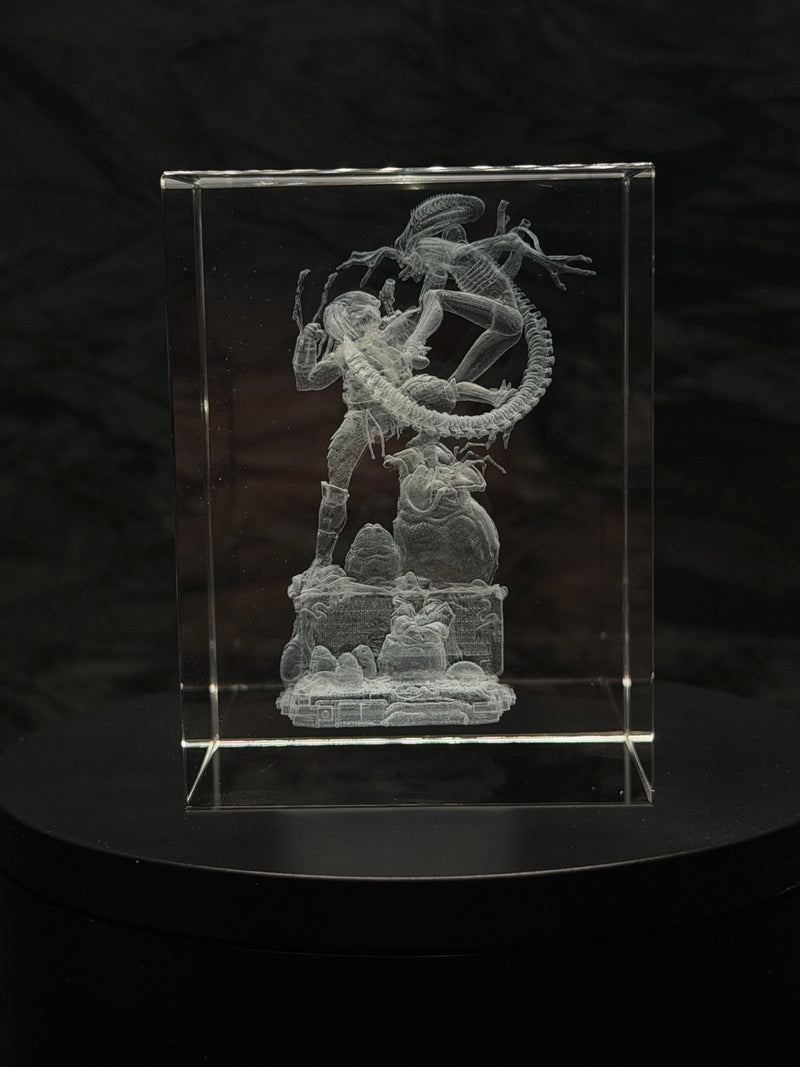 Alien vs Predator Diorama 3D Crystal Engraving – Large Sci-Fi Horror Laser Crystal Display