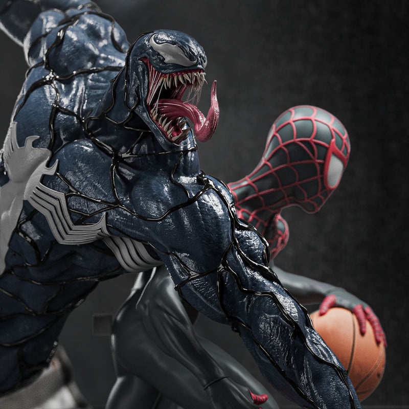 Spiderman (Miles Morales) Versus Venom Resin Diorama - view 2