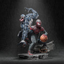 Spiderman (Miles Morales) Versus Venom Resin Diorama - view 8