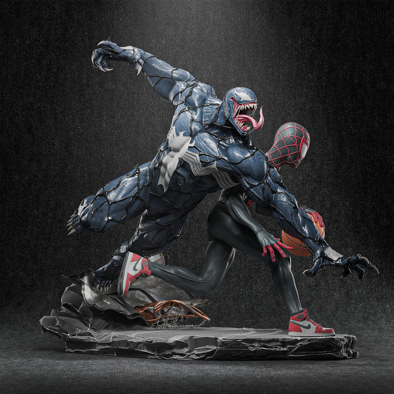 Spiderman (Miles Morales) Versus Venom Resin Diorama - view 7