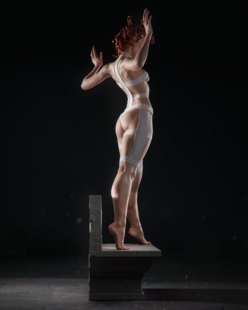 Leeloo Resin Statue - view 2