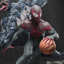 Spiderman (Miles Morales) Versus Venom Resin Diorama - view 4